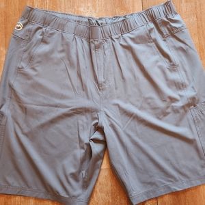 Men's 2XL MAGELLAN OUTDOORS Fish gear Gray lightweight shorts.